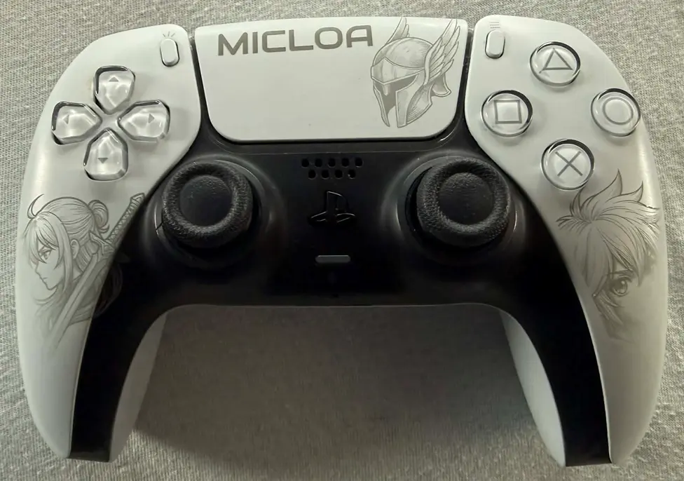 PS5 kontroller med gravering